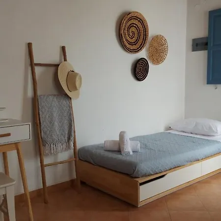 In Alto In Plaka Milos